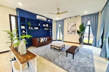 DANAU SURIA, PRESINT 16