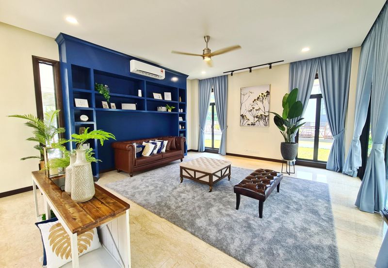 DANAU SURIA, PRESINT 16