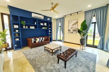 DANAU SURIA, PRESINT 16