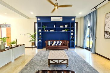 DANAU SURIA, PRESINT 16