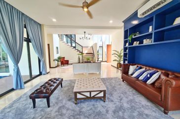 DANAU SURIA, PRESINT 16