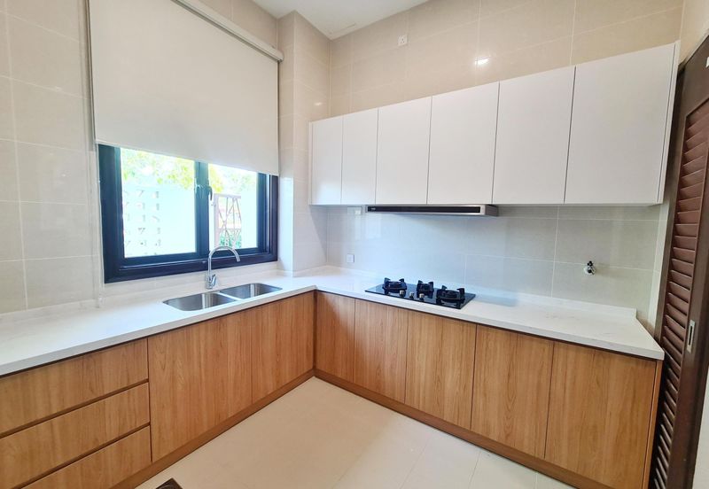 DANAU SURIA, PRESINT 16