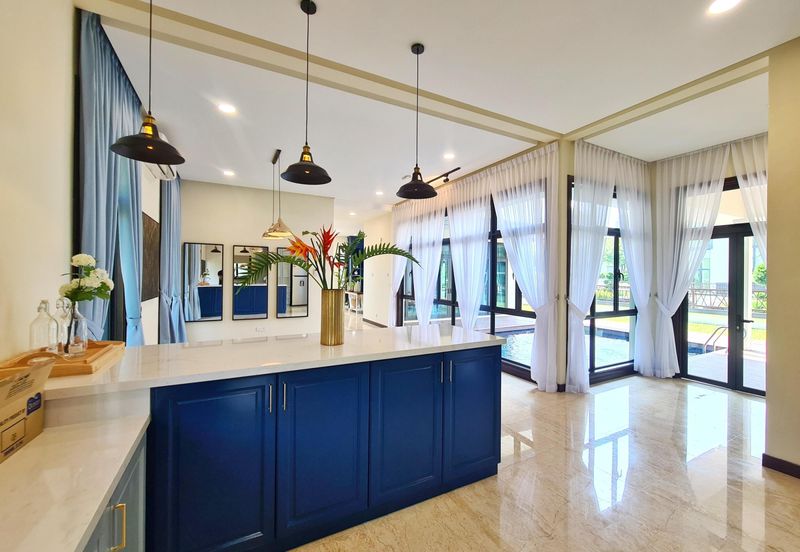 DANAU SURIA, PRESINT 16