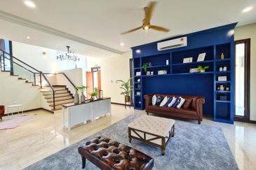 DANAU SURIA, PRESINT 16