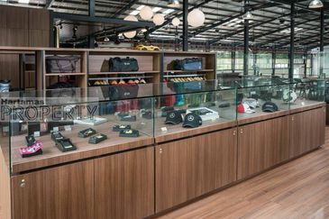 DETACHED SHOWROOM / COMMERCIAL BUNGALOW @ BANDAR KINRARA