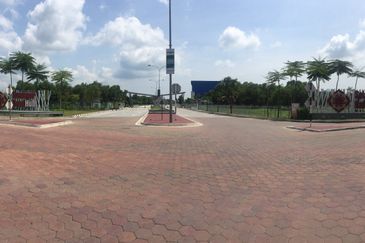 West Port, Pulau Indah