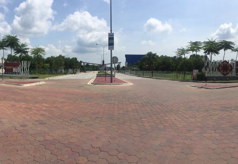 West Port, Pulau Indah