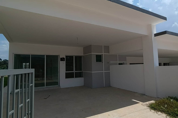 INDIVIDUAL TITLE SINGLE STOREY LANDED HOUSE HOT IN MANTIN !!!