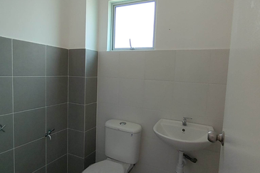 INDIVIDUAL TITLE SINGLE STOREY LANDED HOUSE HOT IN MANTIN !!!