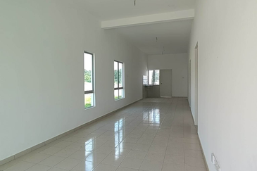 INDIVIDUAL TITLE SINGLE STOREY LANDED HOUSE HOT IN MANTIN !!!