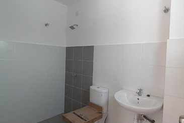 FREEHOLD / INDIVIDUAL TITLE SUPERLINK 2 STOREY LANDED HOUSE HOT IN MANTIN !!!