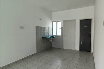 FREEHOLD / INDIVIDUAL TITLE SUPERLINK 2 STOREY LANDED HOUSE HOT IN MANTIN !!!