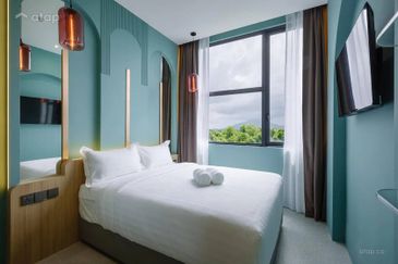 FREEHOLD / INDIVIDUAL TITLE 2 STOREY COMMERCIAL SHOPLOTS CORNER LOT 8900 SQFT HOT IN NEGERI SEMBILAN FOR SALE !!!