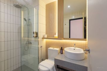 FREEHOLD / INDIVIDUAL TITLE 2 STOREY COMMERCIAL SHOPLOTS CORNER LOT 8900 SQFT HOT IN NEGERI SEMBILAN FOR SALE !!!