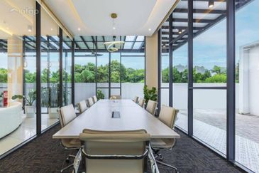 FREEHOLD / INDIVIDUAL TITLE 2 STOREY COMMERCIAL SHOPLOTS CORNER LOT 8900 SQFT HOT IN NEGERI SEMBILAN FOR SALE !!!