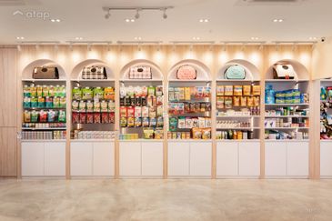 FREEHOLD / INDIVIDUAL TITLE 2 STOREY COMMERCIAL SHOPLOTS INTERMEDIATE LOT 3900 SQFT HOT IN NEGERI SEMBILAN FOR SALE !!!