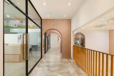 FREEHOLD / INDIVIDUAL TITLE 2 STOREY COMMERCIAL SHOPLOTS INTERMEDIATE LOT 3900 SQFT HOT IN NEGERI SEMBILAN FOR SALE !!!