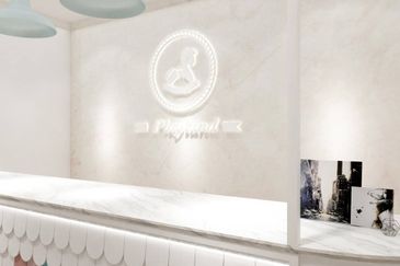 FREEHOLD / INDIVIDUAL TITLE 2 STOREY COMMERCIAL SHOPLOTS END LOT 3900 SQFT HOT IN NEGERI SEMBILAN FOR SALE !!!