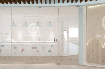 FREEHOLD / INDIVIDUAL TITLE 2 STOREY COMMERCIAL SHOPLOTS END LOT 3900 SQFT HOT IN NEGERI SEMBILAN FOR SALE !!!