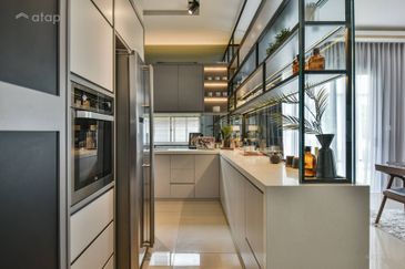 FREEHOLD / INDIVIDUAL TITLE PREMIUM 2 STOREY LANDED HOUSE HOT IN MANTIN FOR SALE !!!