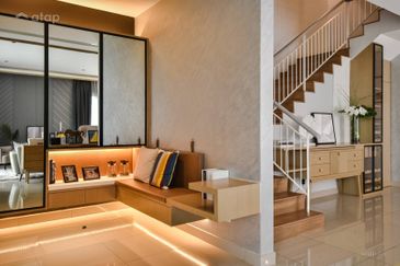 FREEHOLD / INDIVIDUAL TITLE PREMIUM 2 STOREY LANDED HOUSE HOT IN MANTIN FOR SALE !!!