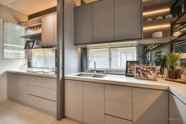 FREEHOLD / INDIVIDUAL TITLE PREMIUM 2 STOREY LANDED HOUSE HOT IN MANTIN FOR SALE !!!