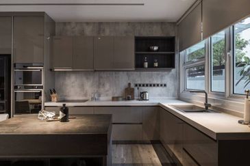 FREEHOLD / INDIVIDUAL TITLE PREMIUM 2 STOREY LANDED HOUSE HOT IN MANTIN FOR SALE !!!