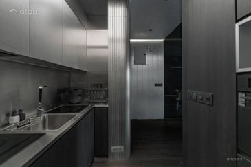 FREEHOLD FULLY FURNISHED CONDOMINIUM HOT IN SUNGAI LONG FOR SALE !!!