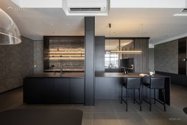 FREEHOLD FULLY FURNISHED CONDOMINIUM HOT IN SUNGAI LONG FOR SALE !!!