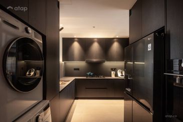 FREEHOLD FULLY FURNISHED CONDOMINIUM HOT IN SUNGAI LONG FOR SALE !!!