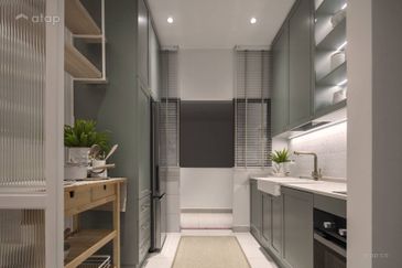 FREEHOLD FULLY FURNISHED CONDOMINIUM HOT IN SUNGAI LONG FOR SALE !!!