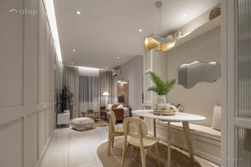 FREEHOLD FULLY FURNISHED CONDOMINIUM HOT IN SUNGAI LONG FOR SALE !!!