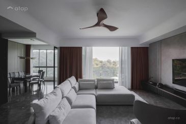 FREEHOLD FULLY FURNISHED CONDOMINIUM HOT IN SUNGAI LONG FOR SALE !!!