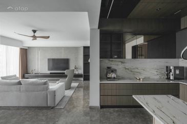 FREEHOLD FULLY FURNISHED CONDOMINIUM HOT IN SUNGAI LONG FOR SALE !!!