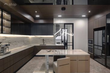 FREEHOLD FULLY FURNISHED CONDOMINIUM HOT IN SUNGAI LONG FOR SALE !!!