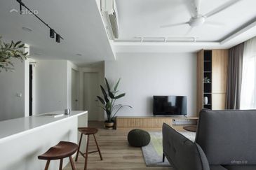 FREEHOLD FULLY FURNISHED CONDOMINIUM HOT IN SUNGAI LONG FOR SALE !!!