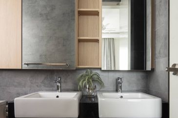 FREEHOLD FULLY FURNISHED CONDOMINIUM HOT IN SUNGAI LONG FOR SALE !!!