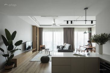 FREEHOLD FULLY FURNISHED CONDOMINIUM HOT IN SUNGAI LONG FOR SALE !!!