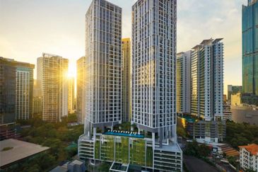 FREEHOLD FULLY FURNISHED CONDOMINIUM HOT IN SUNGAI LONG FOR SALE !!!