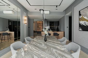 FREEHOLD FULLY FURNISHED CONDOMINIUM HOT IN SUNGAI LONG FOR SALE !!!