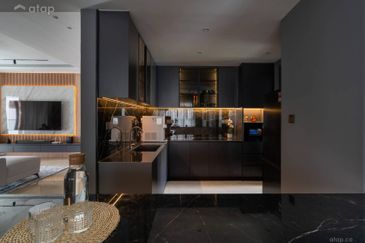 FREEHOLD FULLY FURNISHED CONDOMINIUM HOT IN SUNGAI LONG FOR SALE !!!