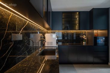 FREEHOLD FULLY FURNISHED CONDOMINIUM HOT IN SUNGAI LONG FOR SALE !!!