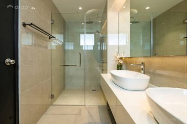 FREEHOLD FULLY FURNISHED CONDOMINIUM HOT IN SUNGAI LONG FOR SALE !!!