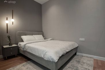 FREEHOLD FULLY FURNISHED CONDOMINIUM HOT IN SUNGAI LONG FOR SALE !!!