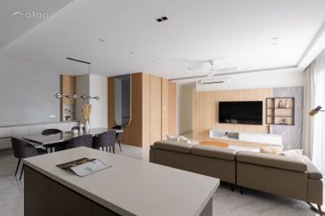 FREEHOLD FULLY FURNISHED CONDOMINIUM HOT IN SUNGAI LONG FOR SALE !!!