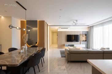 FREEHOLD FULLY FURNISHED CONDOMINIUM HOT IN SUNGAI LONG FOR SALE !!!