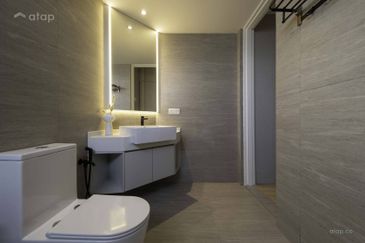 FREEHOLD FULLY FURNISHED CONDOMINIUM HOT IN SUNGAI LONG FOR SALE !!!