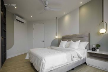 FREEHOLD FULLY FURNISHED CONDOMINIUM HOT IN SUNGAI LONG FOR SALE !!!