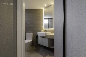 FREEHOLD FULLY FURNISHED CONDOMINIUM HOT IN SUNGAI LONG FOR SALE !!!