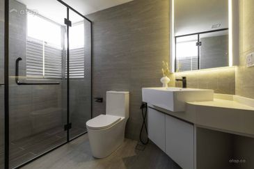 FREEHOLD FULLY FURNISHED CONDOMINIUM HOT IN SUNGAI LONG FOR SALE !!!